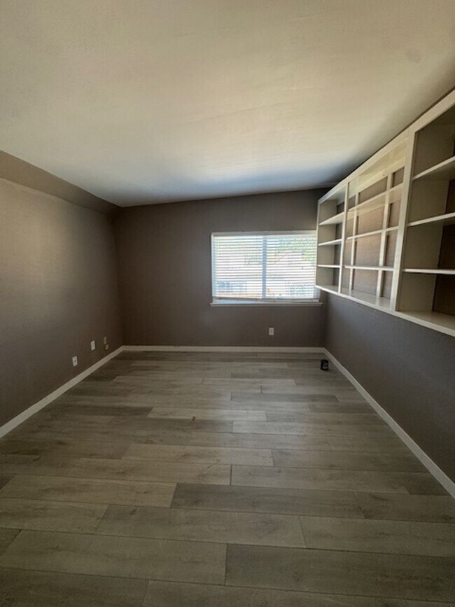 Building Photo - Conveniently located home featuring 2 main bedrooms!