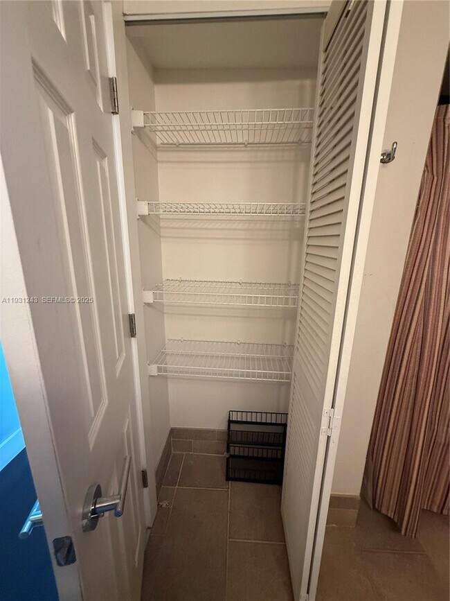 Building Photo - 2017 S Ocean Dr