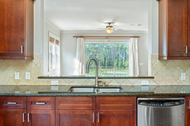 Building Photo - Gorgeous Regatta Bay 3 Bedroom Townhouse!