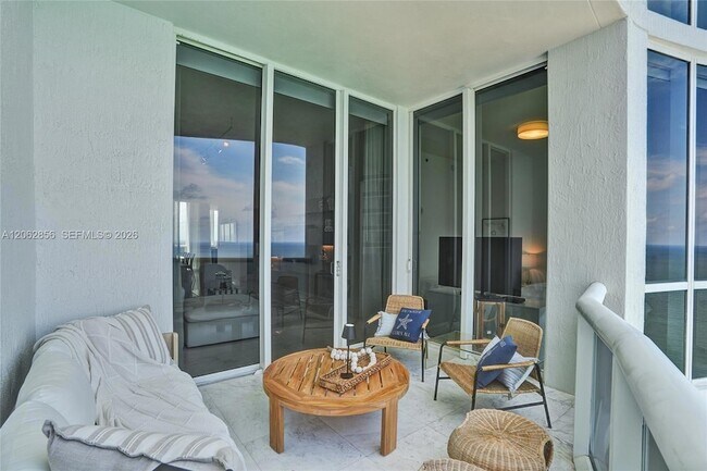 Building Photo - 16001 Collins Ave