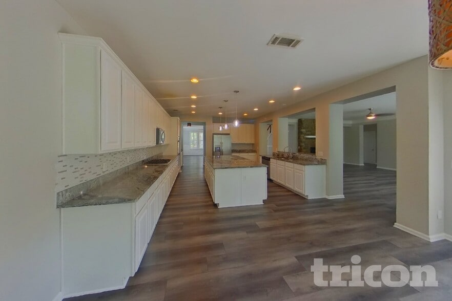 Building Photo - 7457 Mistydawn Dr