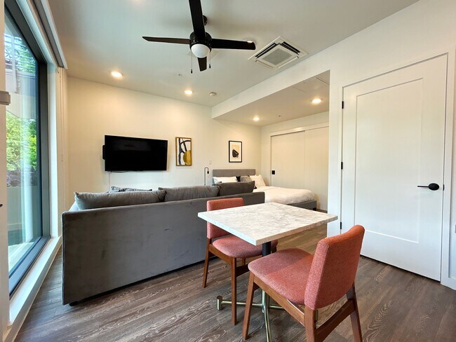 Building Photo - 49 Navasota St