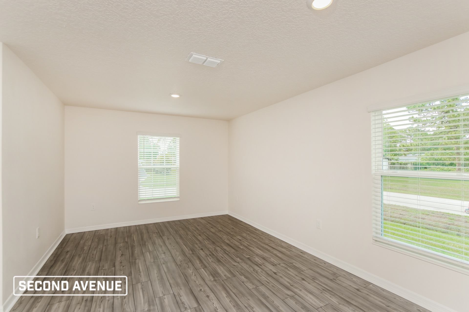 Building Photo - 3399 Lakeland Ave