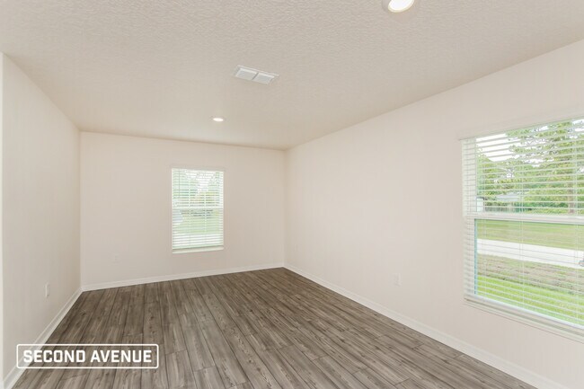 Building Photo - 715 Hanau Ave NW