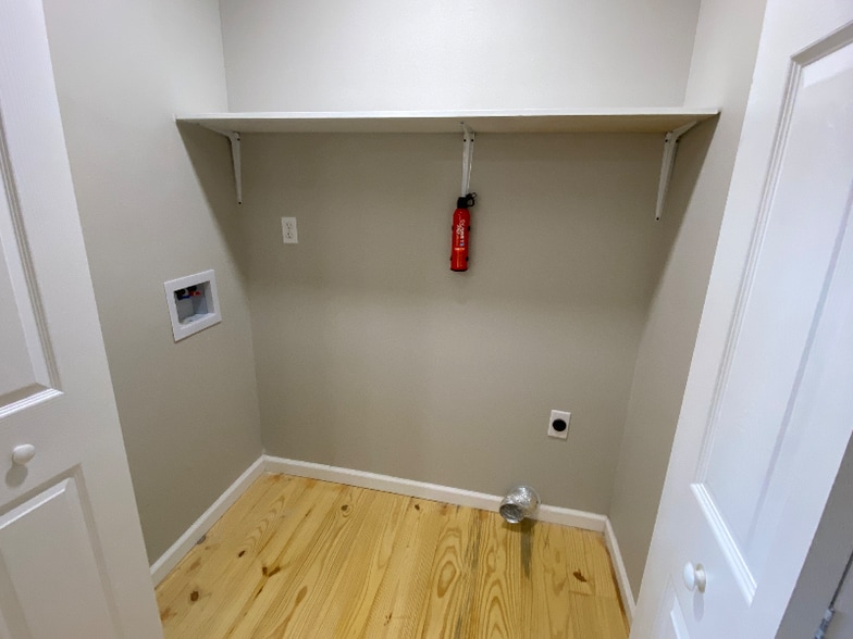 Building Photo - 80 Redwood Ln