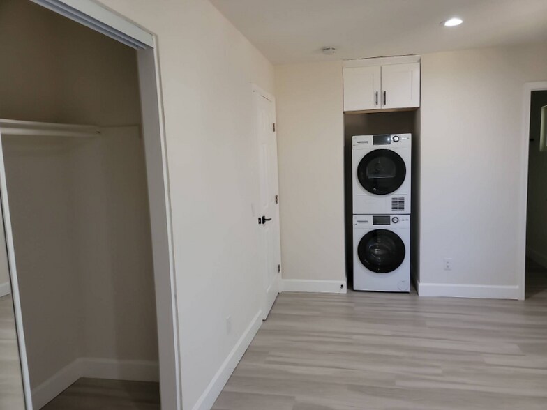 Building Photo - 9646 Winter Gardens Blvd