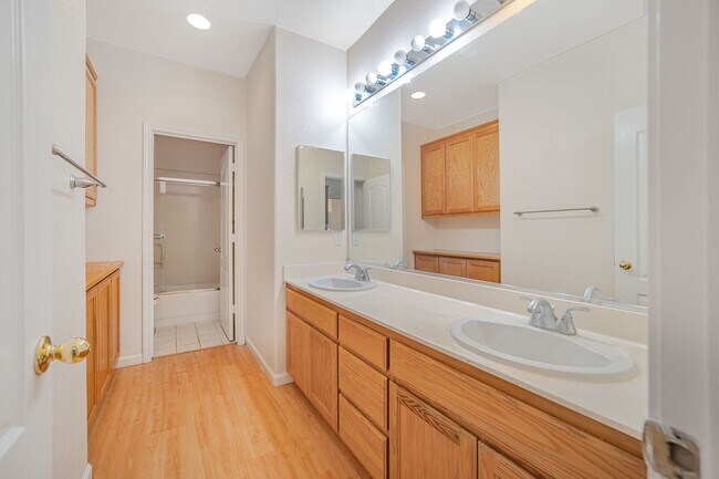 Building Photo - Highly Desirable Executive Home: 4 Bedrooms, 3 Bathrooms of Luxury Living