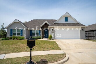 Building Photo - Prime Location! New build, 4 bed/ 2 bath!