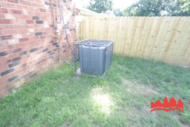 Building Photo - 493 Deerskin Dr