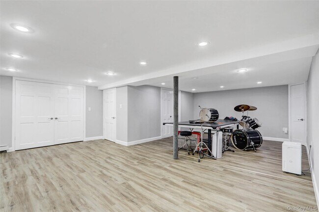 Building Photo - 22 Wren Dr