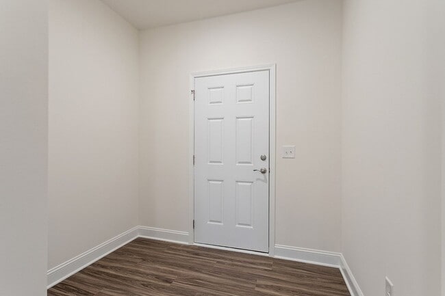 Building Photo - Beautiful 3-Bedroom Home in Desirable Clayton Community | Modern Finishes & Great Location