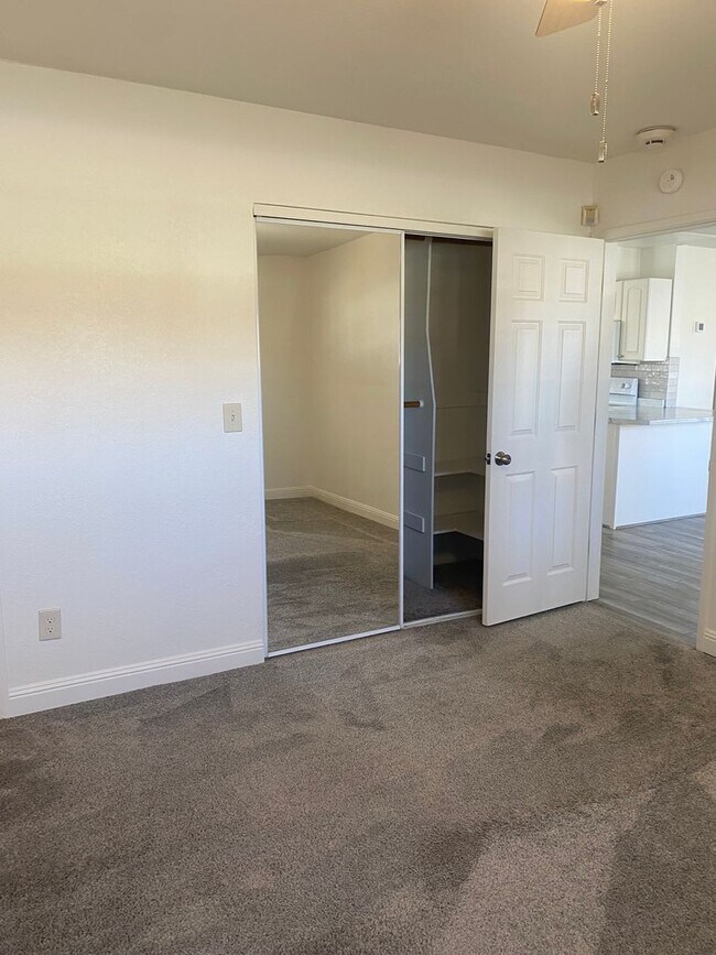 Building Photo - Sweet 4 bd, 2 bath, 2+car garage near MidTown