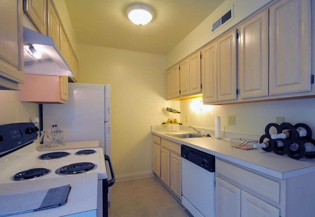 Interior Photo - Normandy Green Apartments & Townhomes