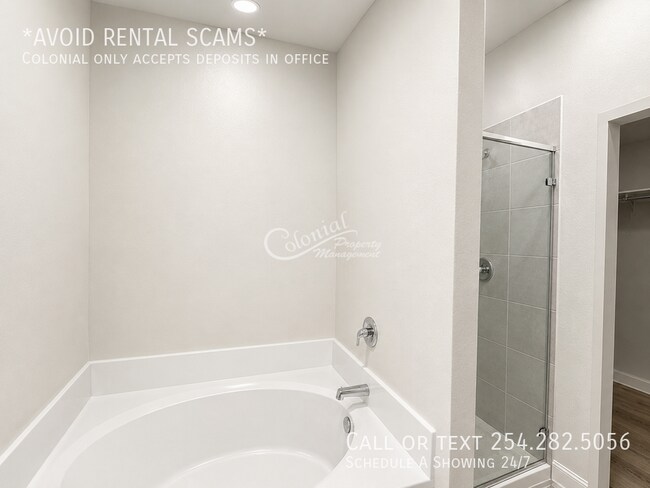 Building Photo - 325 Crescent Dr