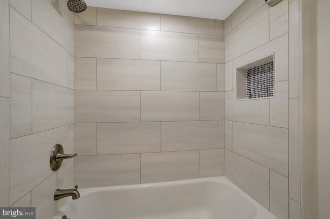 Building Photo - 6120 Beachway Dr