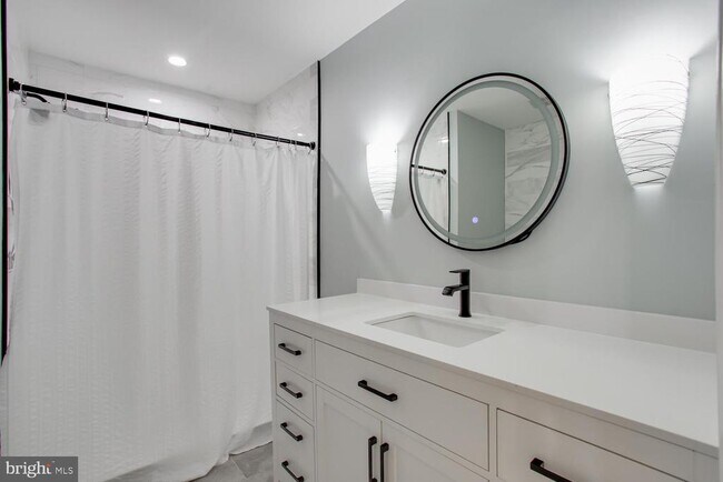 Building Photo - 21707 Leatherleaf Cir