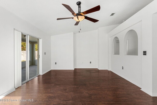 Building Photo - 4426 Four Lakes Dr