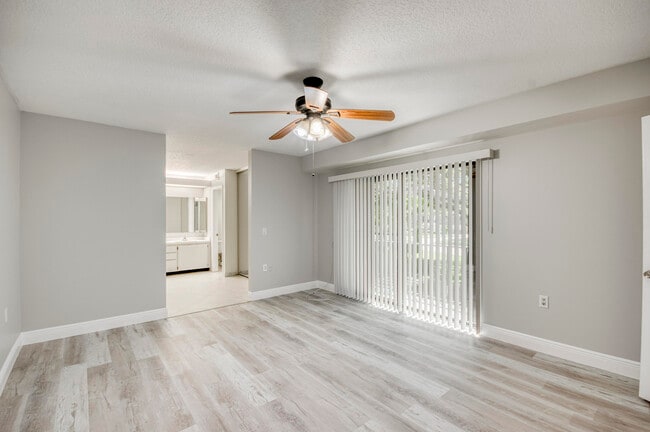 Building Photo - 1221 12th Ln