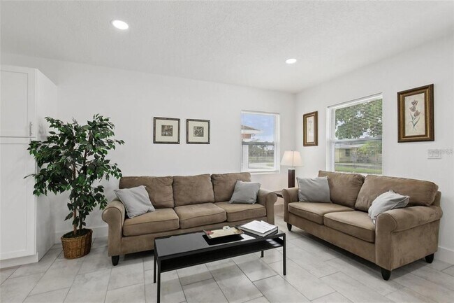 Building Photo - 3530 Goodrich Ave