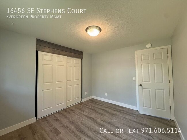 Building Photo - 16456 SE Stephens Ct