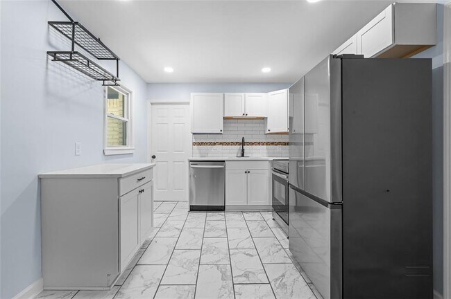 Building Photo - 1824 Atherton Dr