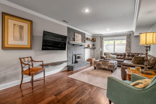 Building Photo - 500 Laketower Dr