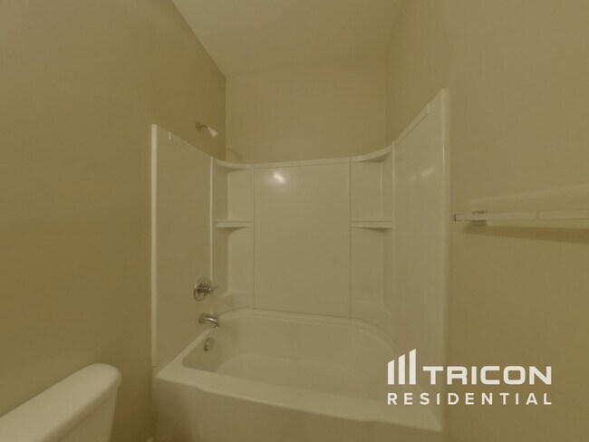 Building Photo - 446 Whispering Oak Cir