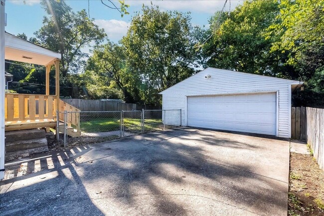 Building Photo - 1120 Liberty Rd