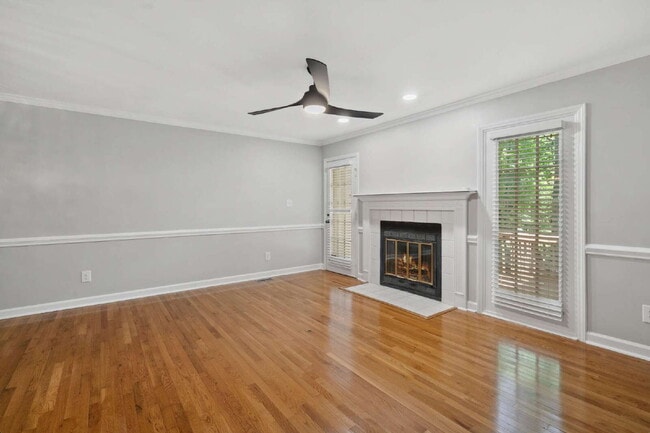 Building Photo - Stunning North Raleigh Townhome