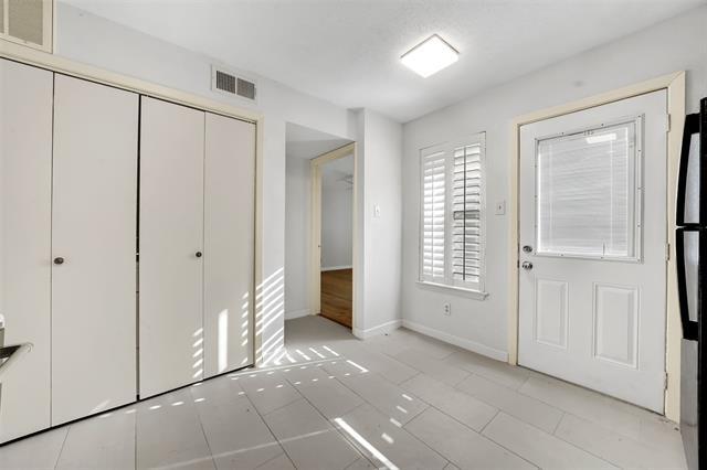 Building Photo - 2111 E Belt Line Rd