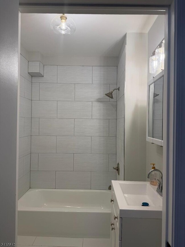 Building Photo - 65 Clendenny Ave