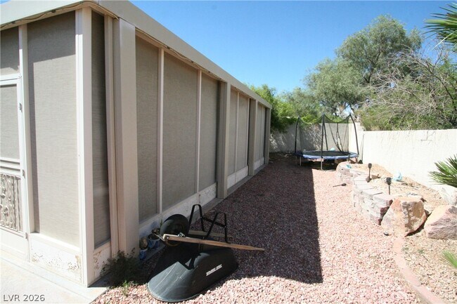 Building Photo - 340 Jacaranda Arbor St