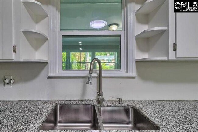 Building Photo - 4057 Rosewood Dr