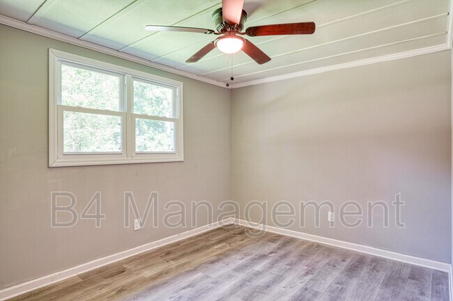 Building Photo - 168 Cherokee Cir