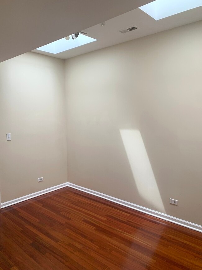 Building Photo - 5081 N Elston Ave
