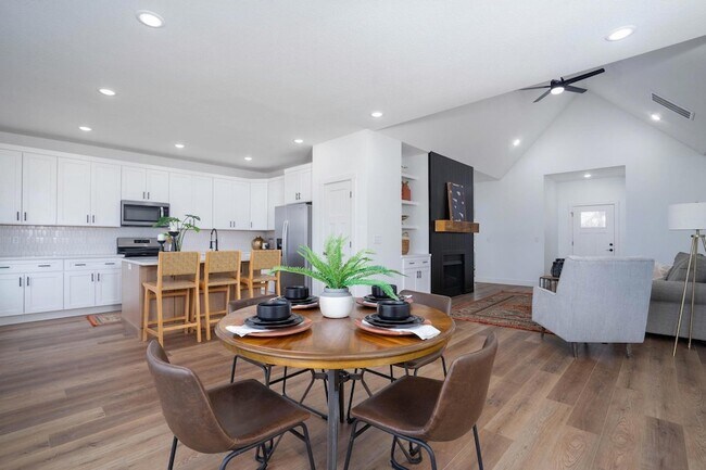 Building Photo - 1367 N Harper Ridge Dr