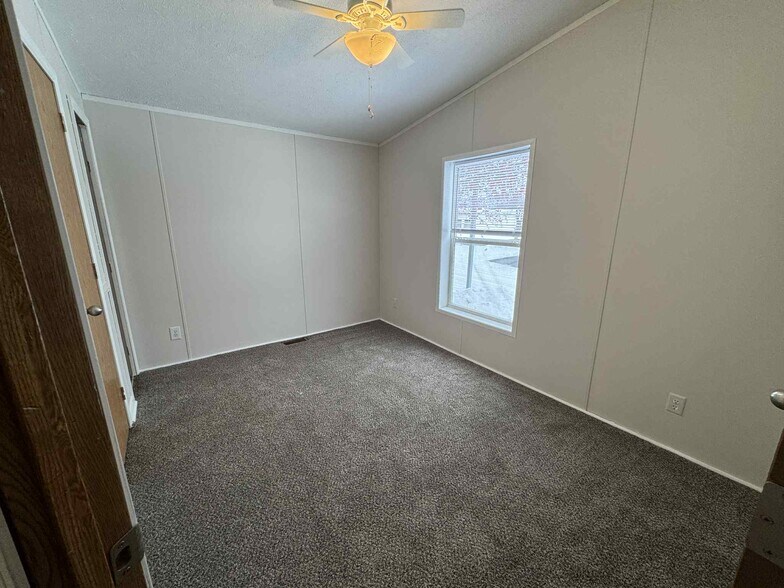 Building Photo - 2020 Marmoor Dr