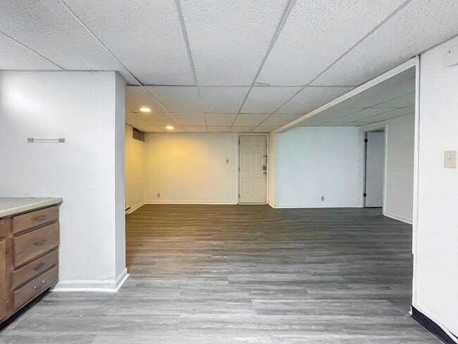 Building Photo - Preleasing for August 2026! 3 Bedroom Apar...