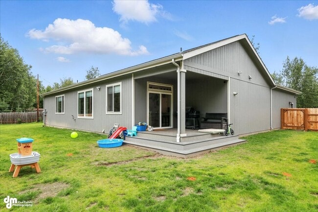 Building Photo - 4 BEDROOM | 2 BATHROOMS | 3 CAR GARAGE | M...