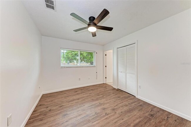 Building Photo - 451 N Shore Dr