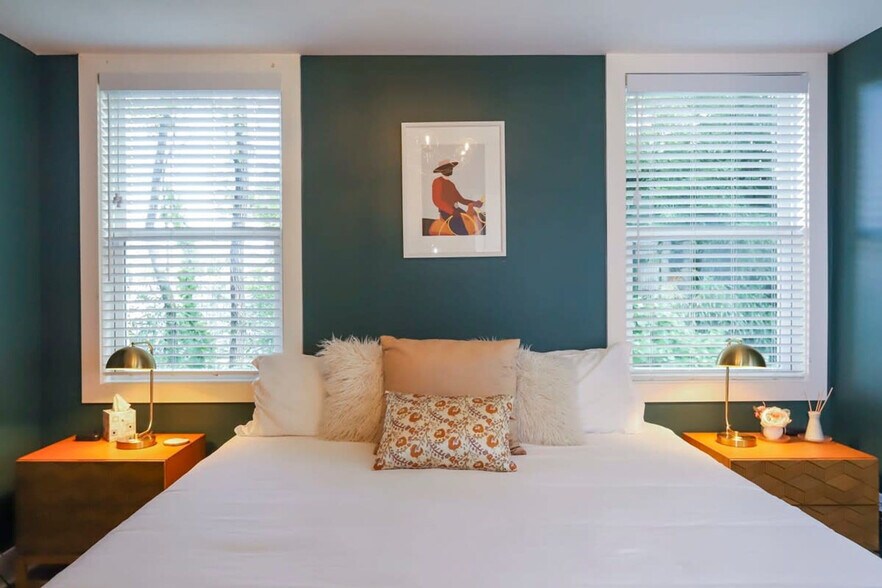 Building Photo - 2208 Elliott Ave