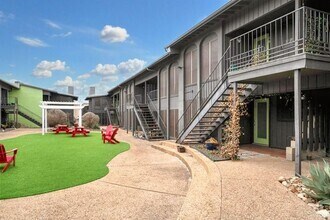 Building Photo - Spacious 2-Bed, 2-Bath First Floor Apartme...