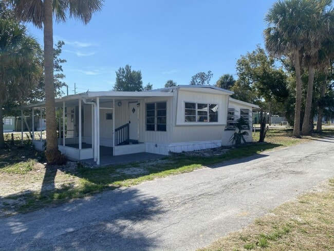 Building Photo - 1 Circle Dr