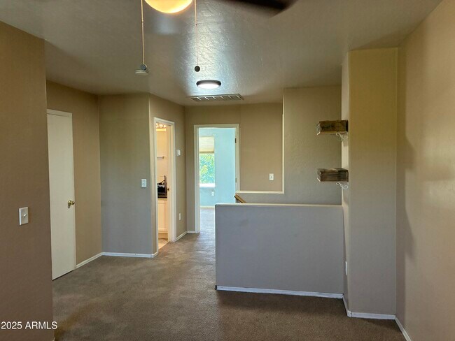 Building Photo - 6982 W Glenn Dr