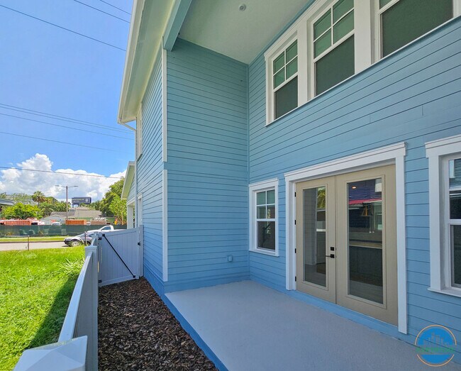 Building Photo - 408 E Oak Ave
