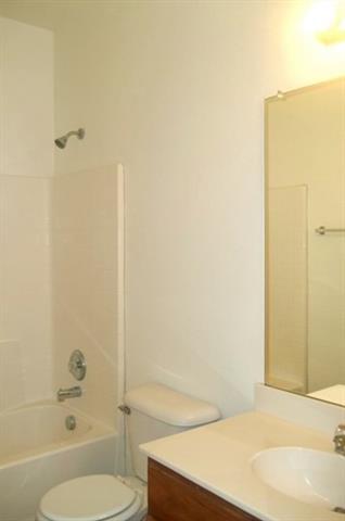 Building Photo - 1208 Redman Ave