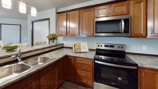 Building Photo - 2 BEDROOM, 1 BATH TOWN HOME, INDIVIDUAL EN...