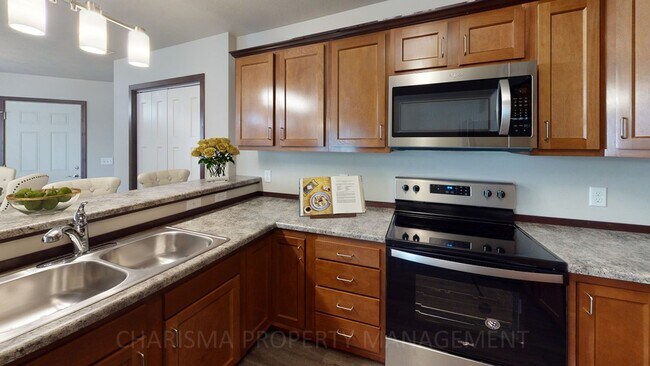 Building Photo - 2 BEDROOM, 1 BATH TOWN HOME, INDIVIDUAL ENTRANCE, ATTACHED GARAGE, PET FRIENDLY, NEWER DEVELOPMENT