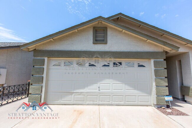 Building Photo - 2334 E Longhorn Pl