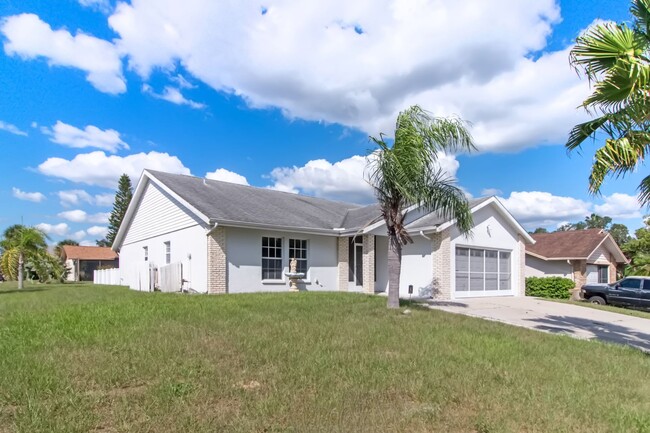 Building Photo - Hudson Pool Home for Lease